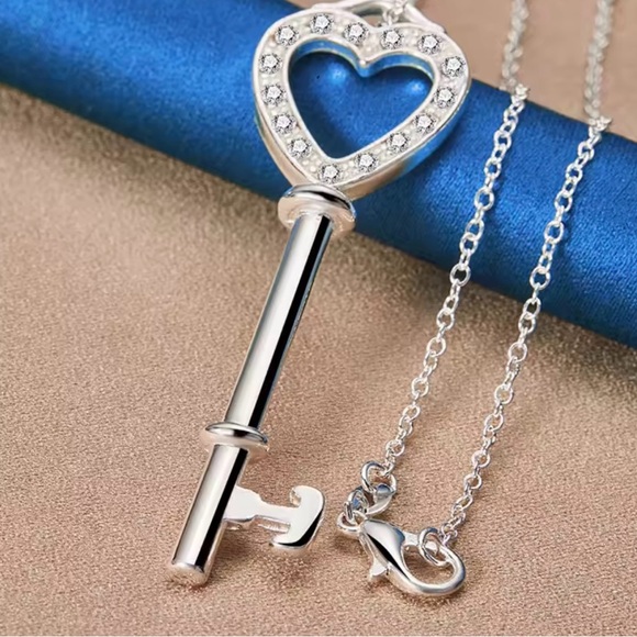 💝 925 Sterling Silver Key Necklace💝 - Picture 5 of 7